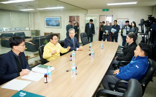 강기정 시장, "유가 폭등 대응" 주유소 현장점검 나서