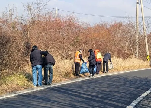 동화면, 설 명절 앞두고 40여 명 참여 '대청소'