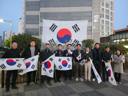 옥암동, 3.1절 맞아 한국아델리움 2차 아파트에 대형태극기 게양