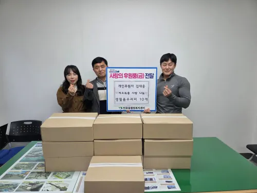 아이언스포츠 김대웅 대표, 만호·용당동에 사랑의 식품 꾸러미 전달