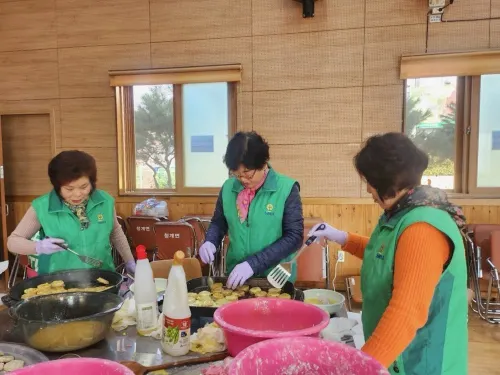 설 명절 맞아 청계면, 취약계층 50가정에 ‘사랑 담은 명절 음식’ 전달