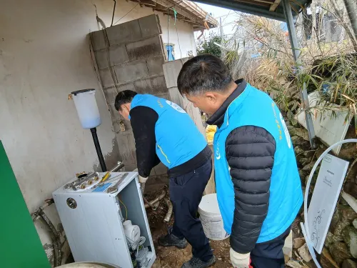 해제면 복지기동대, 홀몸어르신 집에 보일러·가스레인지 설치