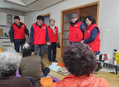 임자면, 200만 원 상당의 설 선물 포위…경로당·요양원에 전달